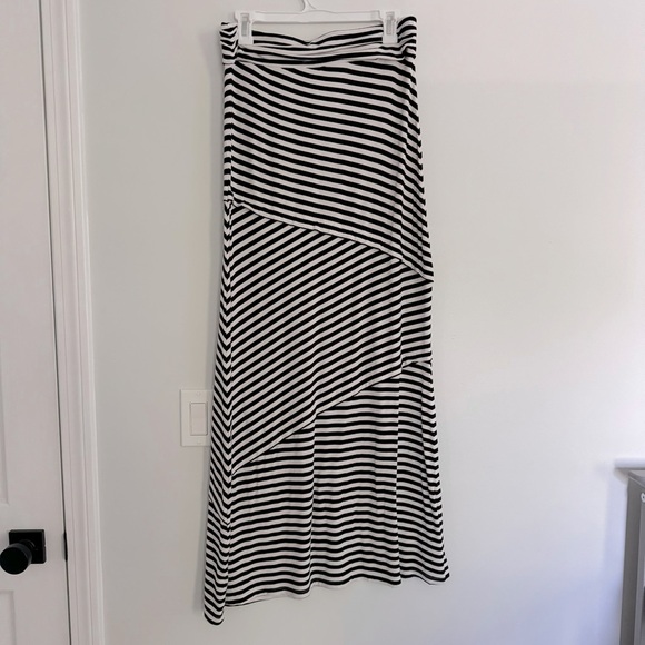 Dalia Collection Black and White Angled Stripe Maxi Skirt Size Medium - Picture 2 of 7